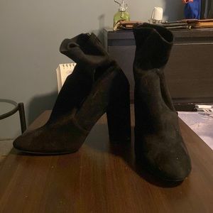 Size 9 Aldo ankle booties in black suede
